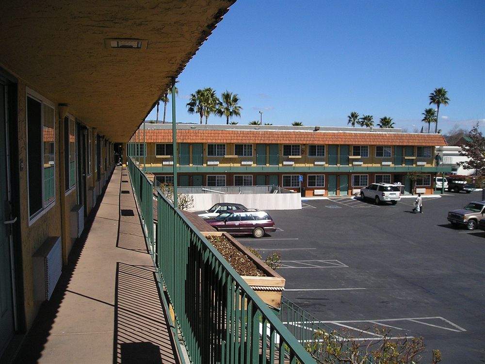 Gilroy Inn Exterior photo